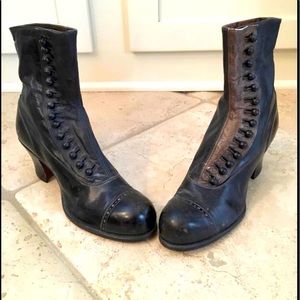 Original vintage black Women’s boots. Beautiful ❤️